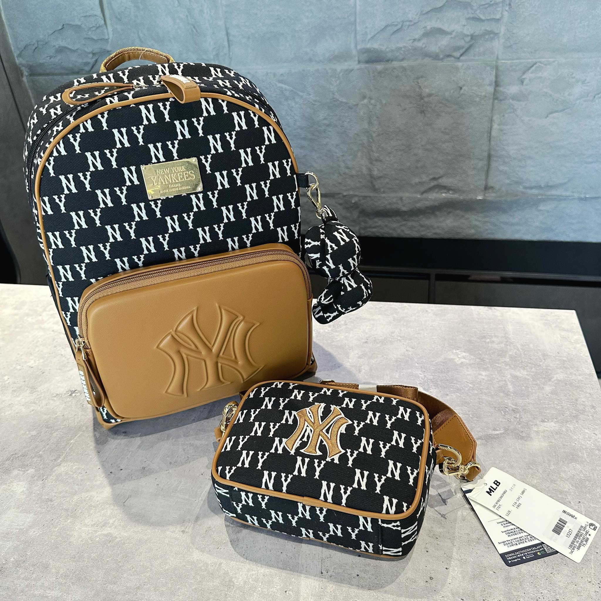 Balo MLB Mini Monogram Jacquard New York Yankees Black Xịn Authentic #32 Balo MLB Mini Monogram Jacquard New York Yankees Black Xịn Authentic